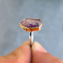 Load image into Gallery viewer, Quartz with Amethyst Hematite inclusions mixed metal 14K yellow gold sterling silver ring. Size 6.75

