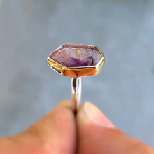 Load image into Gallery viewer, Quartz with Amethyst Hematite inclusions mixed metal 14K yellow gold sterling silver ring. Size 6.75