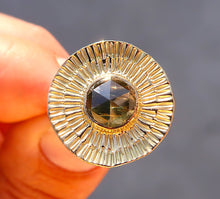 Load image into Gallery viewer, 4.5ct Sapphire ring in 18K solid yellow gold. Size 6.75