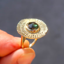 Load image into Gallery viewer, 4.5ct Sapphire ring in 18K solid yellow gold. Size 6.75