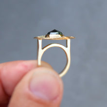 Load image into Gallery viewer, 4.5ct Sapphire ring in 18K solid yellow gold. Size 6.75
