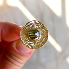 Load image into Gallery viewer, 4.5ct Sapphire ring in 18K solid yellow gold. Size 6.75