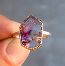 Load image into Gallery viewer, Quartz with Amethyst Hematite inclusions mixed metal 14K yellow gold sterling silver ring. Size 6.75
