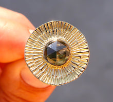 Load image into Gallery viewer, 4.5ct Sapphire ring in 18K solid yellow gold. Size 6.75
