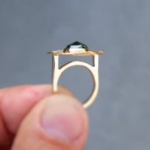 Load image into Gallery viewer, 4.5ct Sapphire ring in 18K solid yellow gold. Size 6.75
